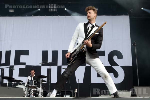 THE HIVES - 2018-06-17 - BRETIGNY-SUR-ORGE - Base Aerienne 217 - Main Stage - Niklas Almqvist - Arne Christian Jääskeläinen